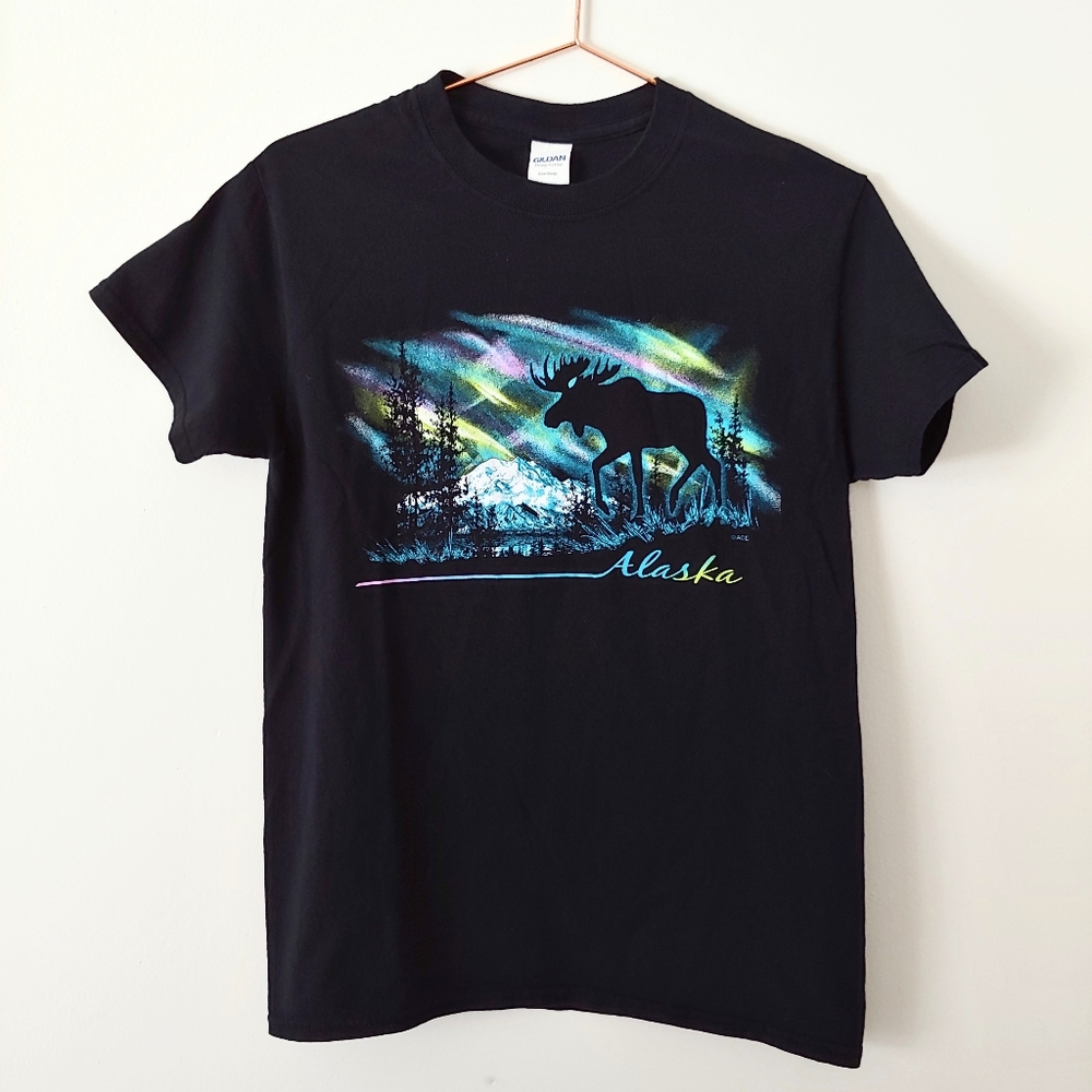 Alaska black short sleeve graphic tee